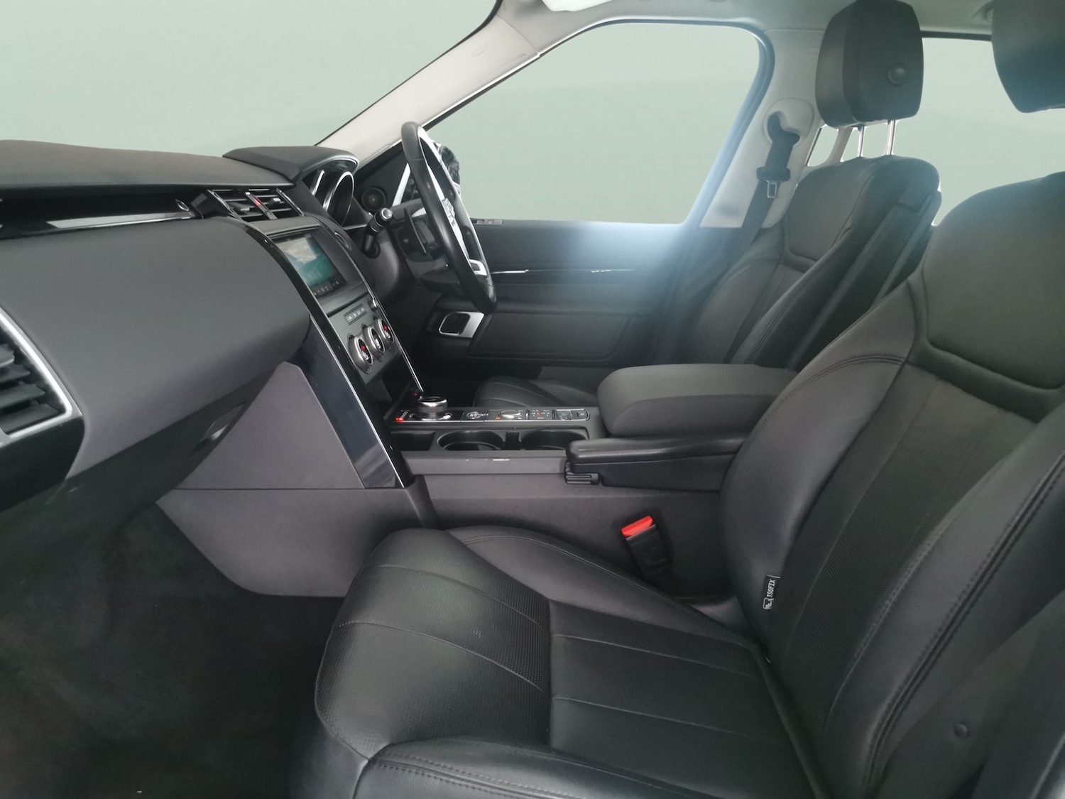 Used Land Rover Discovery 2018 for sale - 76933459: Photo 4