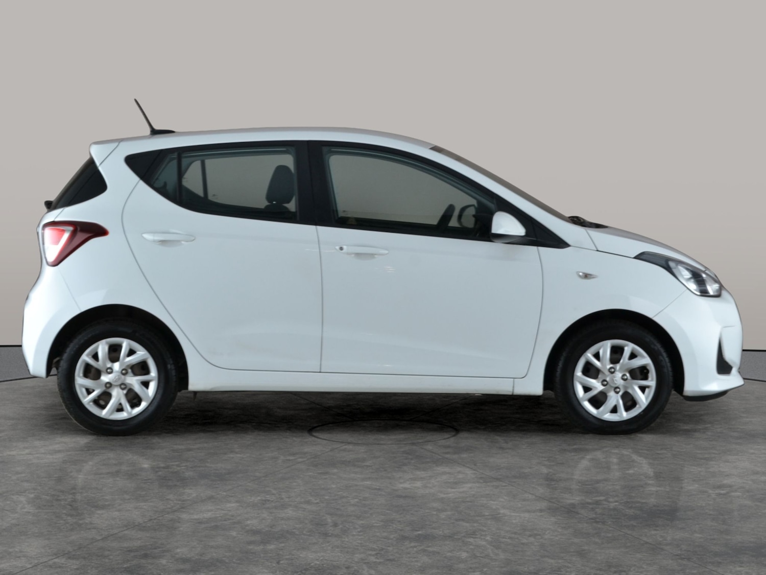 Used Hyundai i10 2018 for sale - 77170841: Photo 8