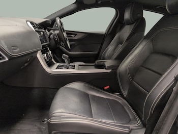 Used Jaguar XE 2020 for sale - 79478529: Photo