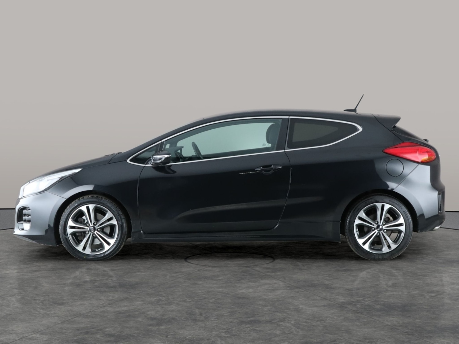 Used Kia Pro Ceed 2016 for sale - 76648418: Photo 14