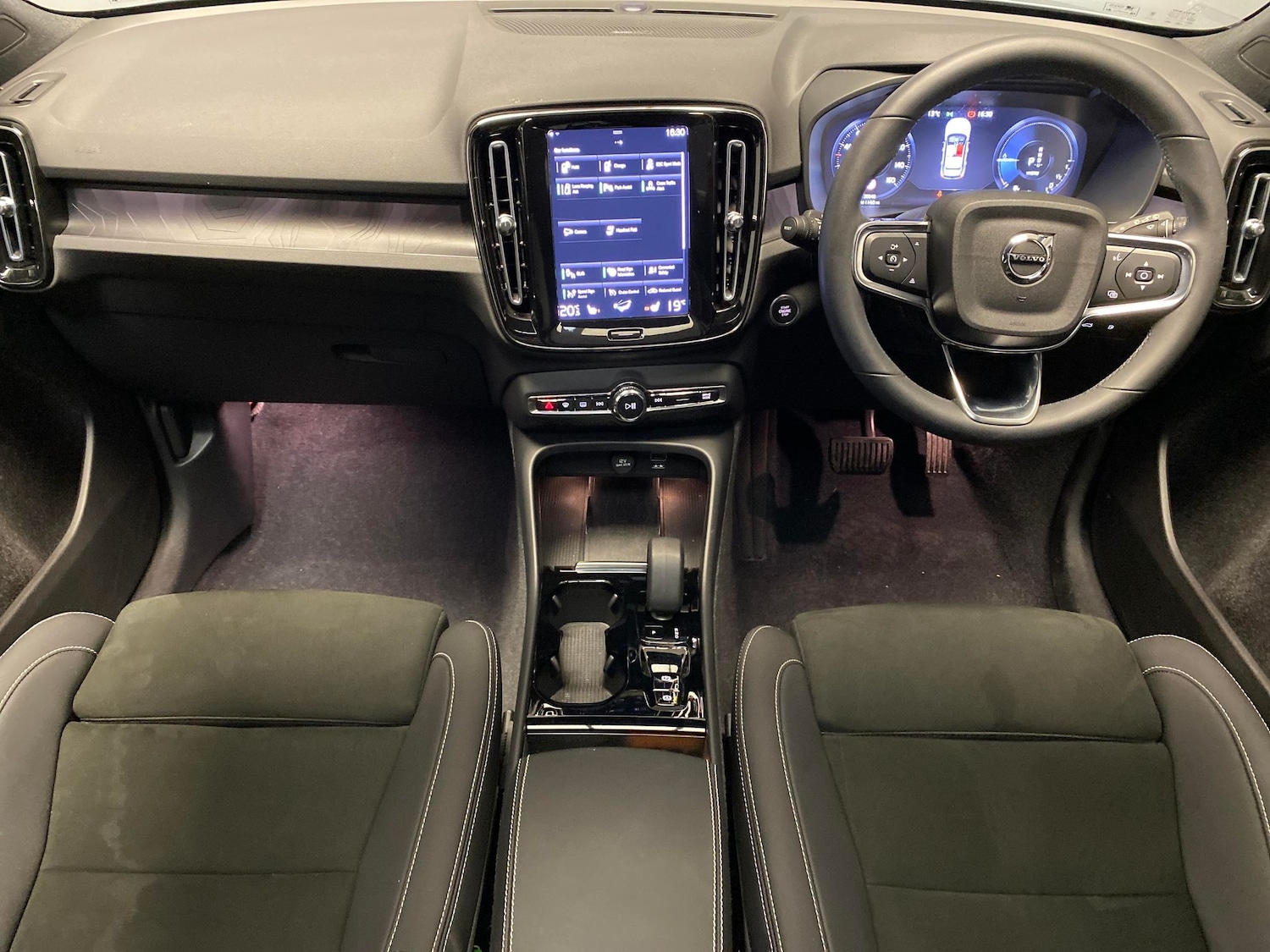 Used Volvo XC40 2023 for sale - 78144361: Photo 9