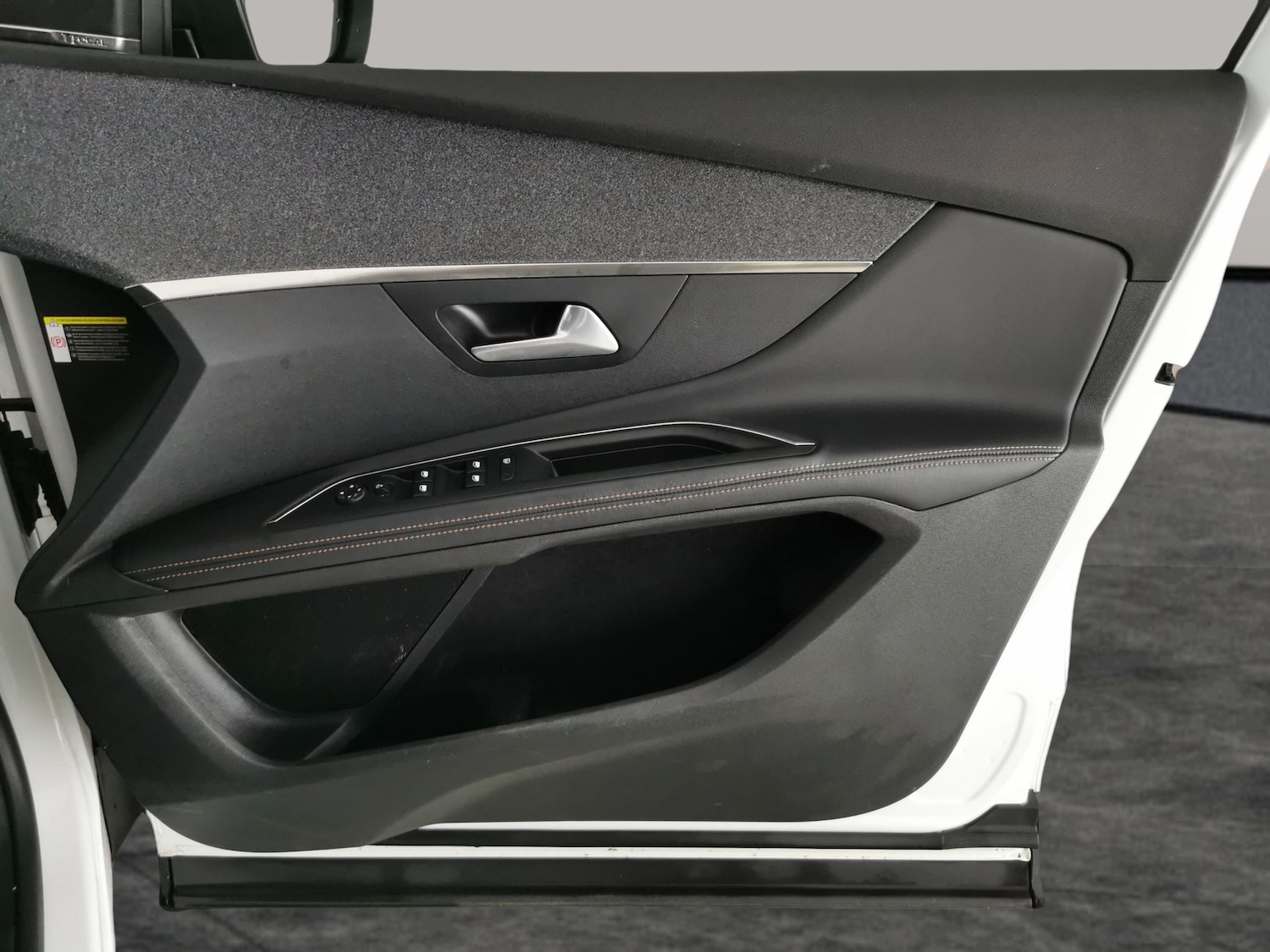 Used Peugeot 5008 2018 for sale - 77235783: Photo 32