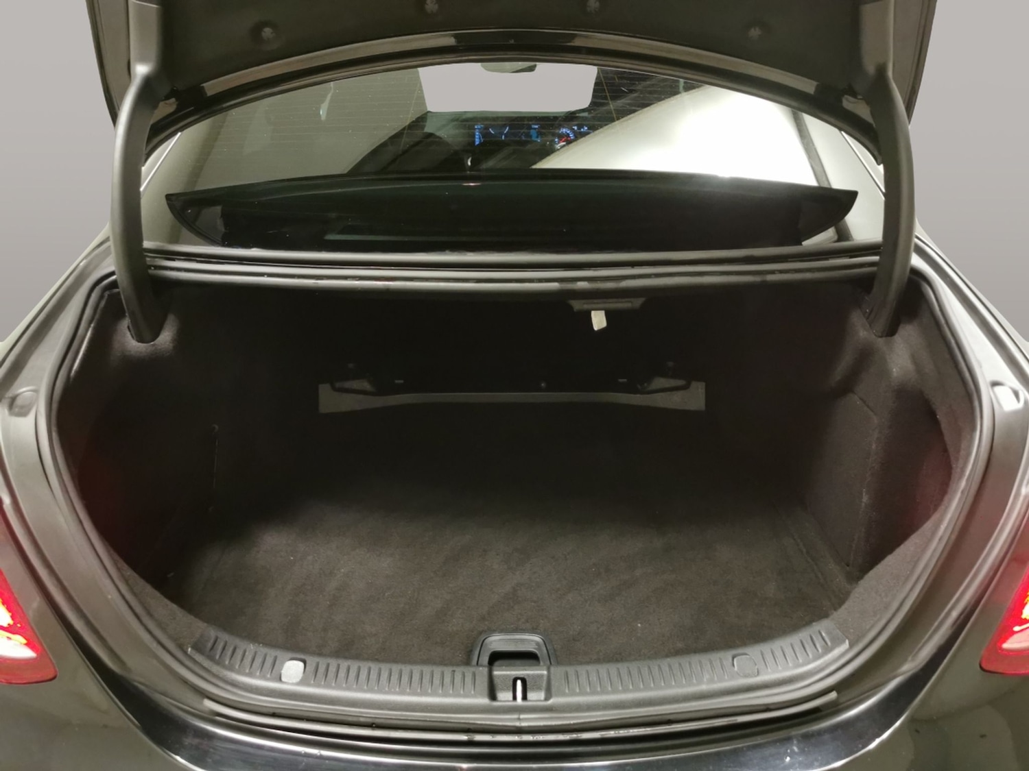 Used Mercedes-Benz E Class 2018 for sale - 77354132: Photo 32