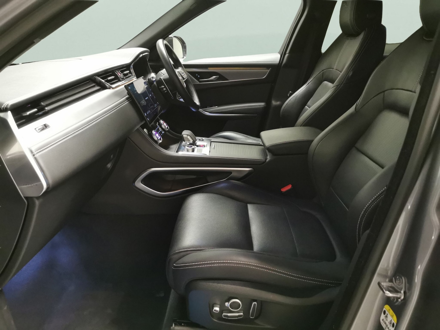 Used Jaguar F-Pace 2021 for sale - 77641159: Photo 4