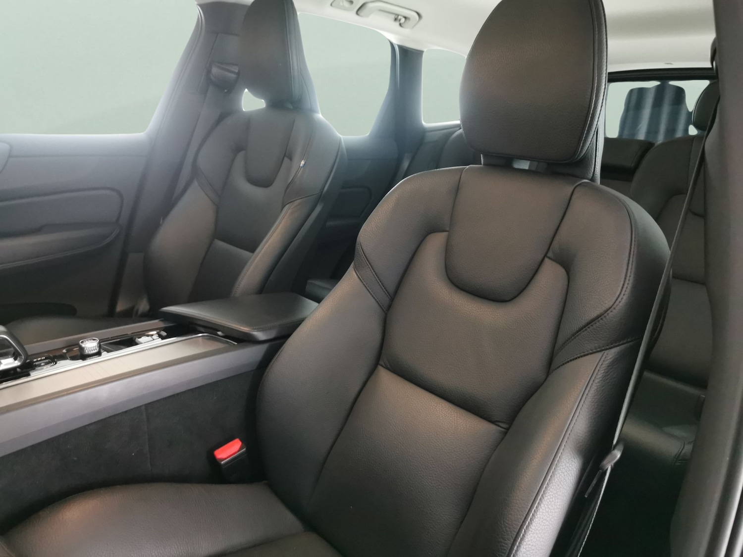 Used Volvo XC60 2023 for sale - 77245930: Photo 8