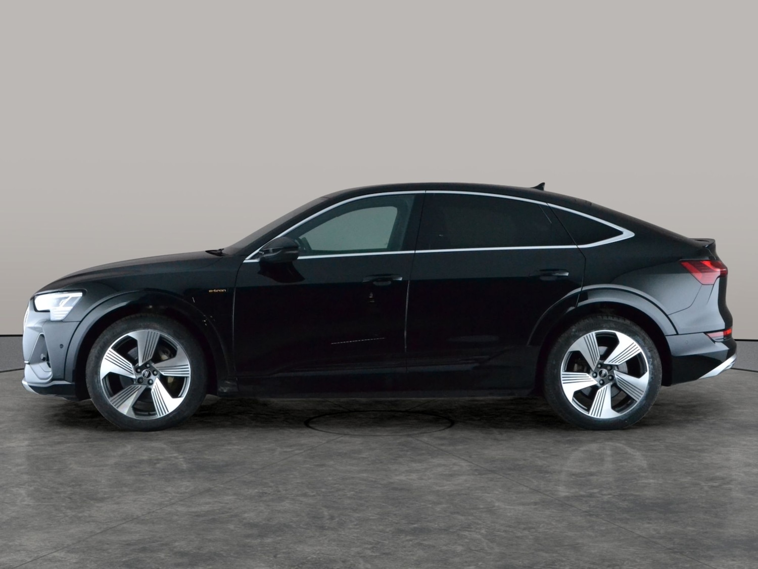 Used Audi e-tron 2023 for sale - 77629818: Photo 13
