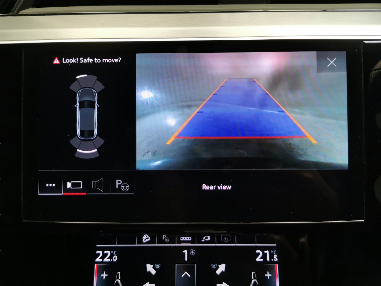 Used Audi e-tron 2023 for sale - 77629818: Photo 6