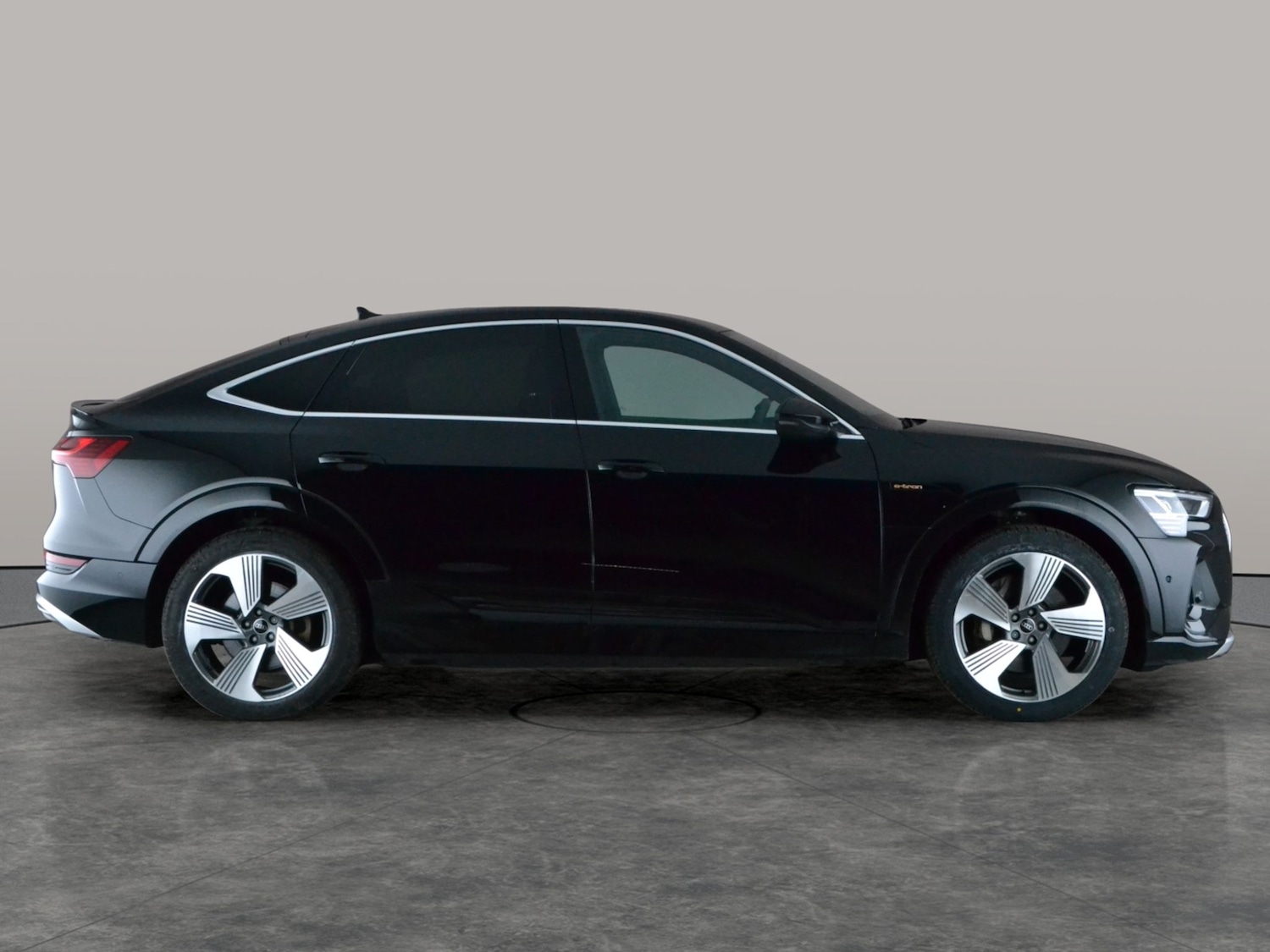 Used Audi e-tron 2023 for sale - 77629818: Photo 9
