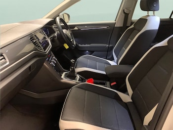 Used Volkswagen T-Roc 2021 for sale - 79055574: Photo