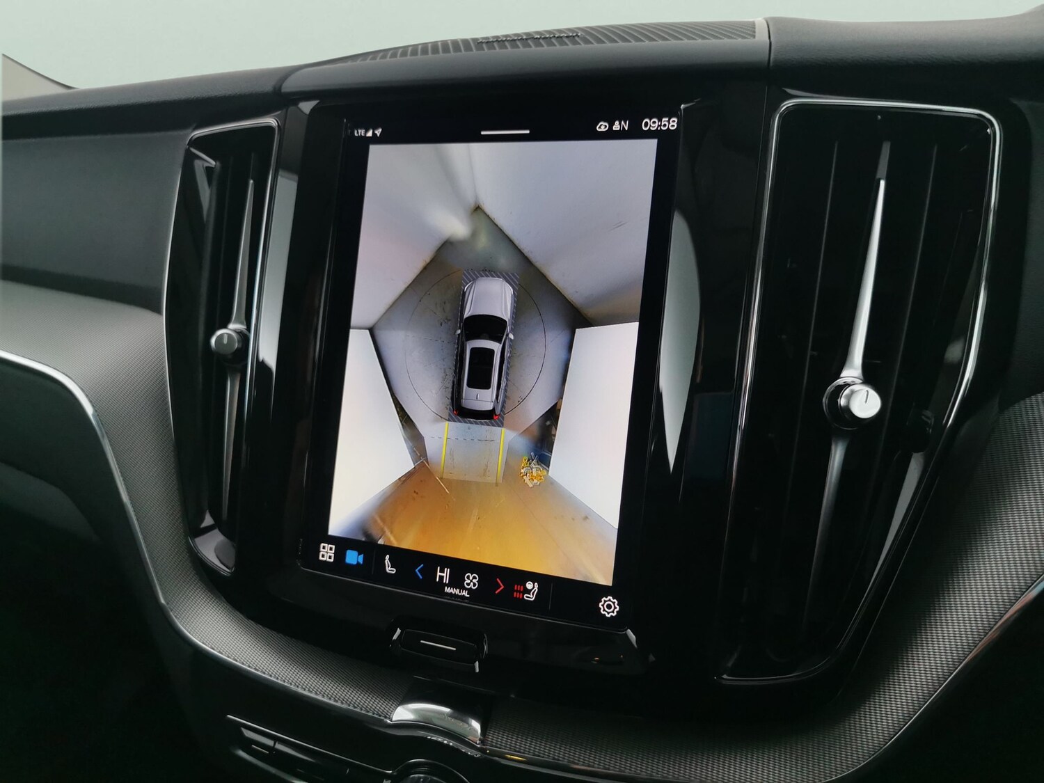 Used Volvo XC60 2023 for sale - 77942545: Photo 7