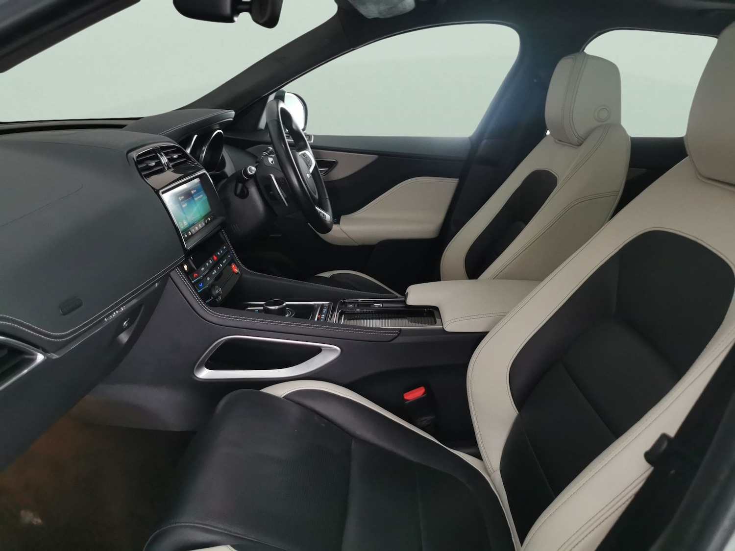 Used Jaguar F-Pace 2020 for sale - 76507939: Photo 4