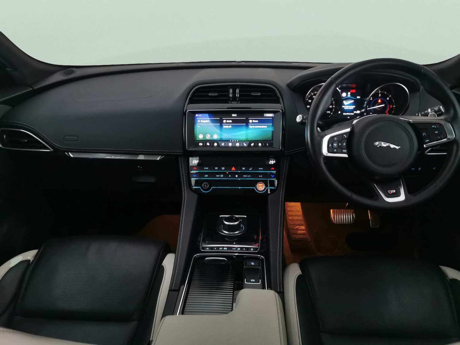 Used Jaguar F-Pace 2020 for sale - 76507939: Photo 9