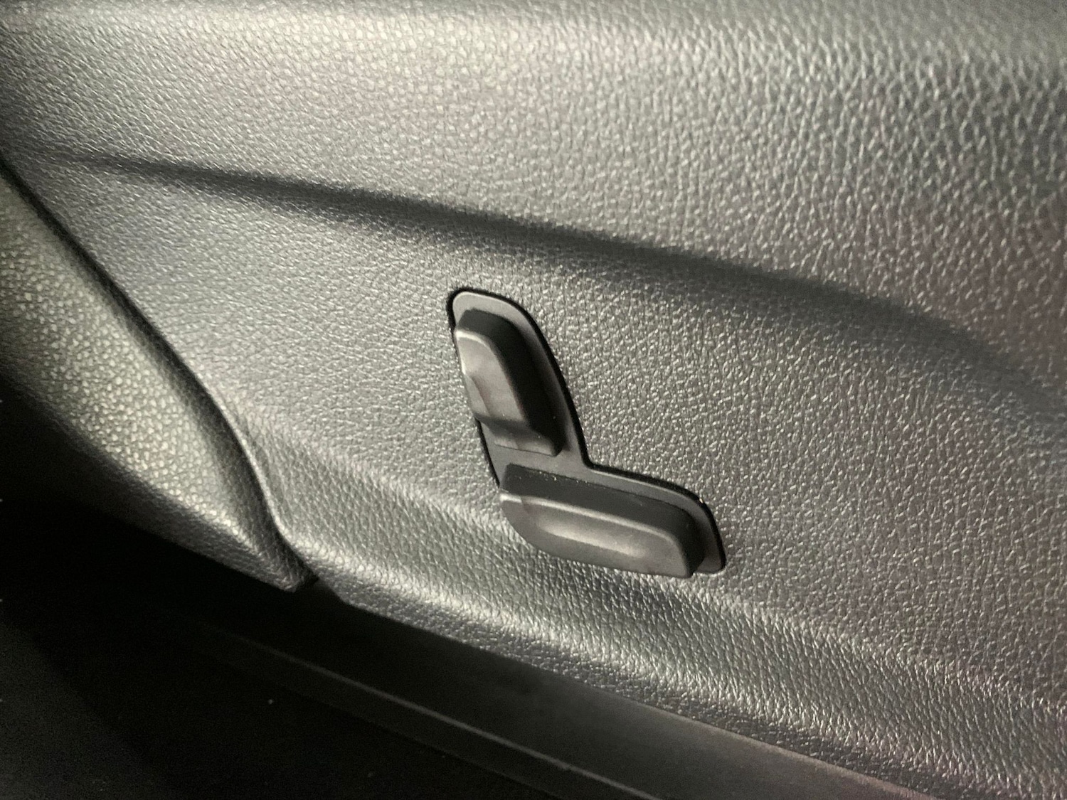 Used Mercedes-Benz EQC 2023 for sale - 77058071: Photo 25