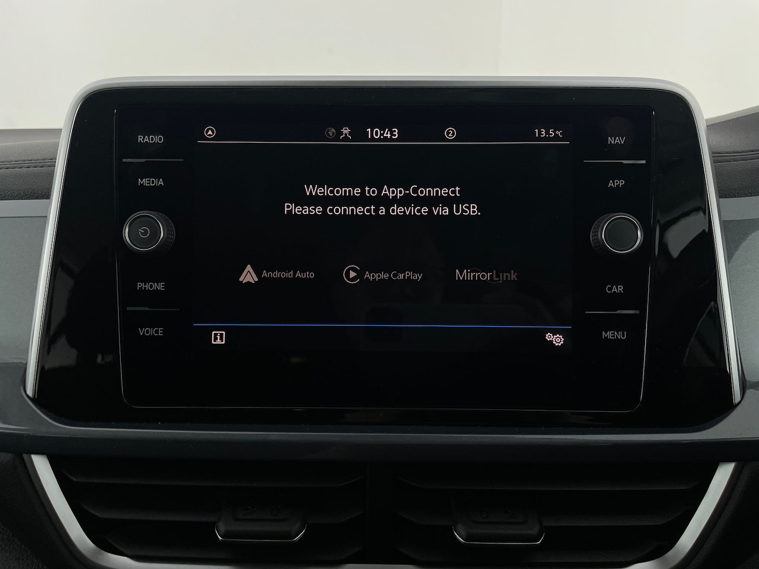 Used Volkswagen T-Roc 2023 for sale - 76525996: Photo 15