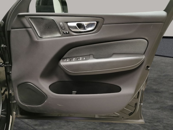 Used Volvo XC60 2022 for sale - 76279230: Photo 42
