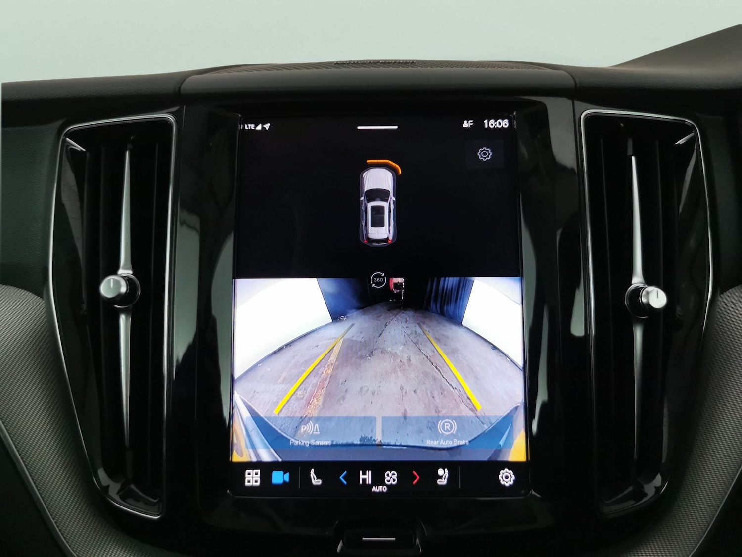 Used Volvo XC60 2023 for sale - 77255972: Photo 7