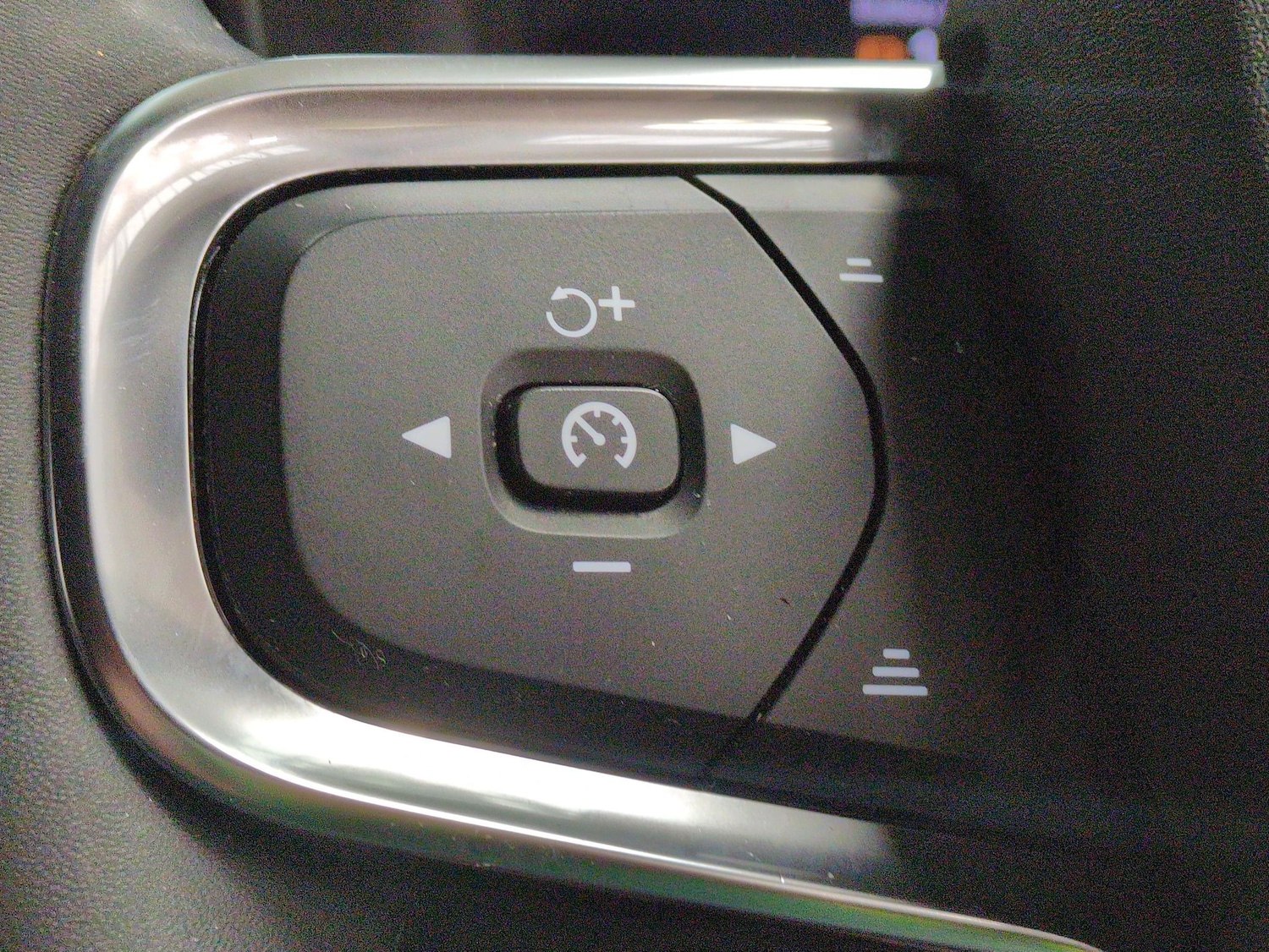 Used Volvo XC40 2022 for sale - 76459409: Photo 22