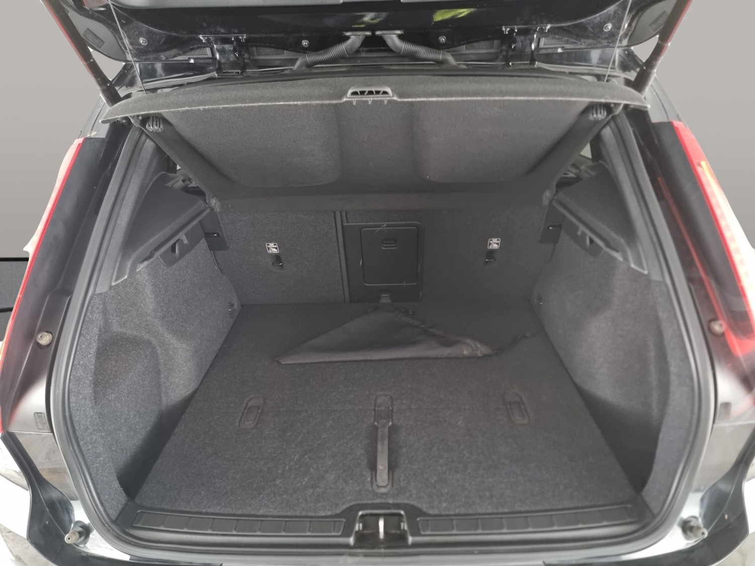 Used Volvo XC40 2022 for sale - 76459409: Photo 38