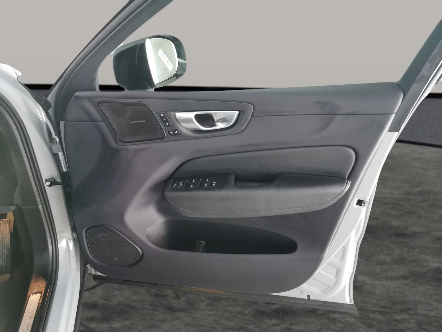 Used Volvo XC60 2023 for sale - 77856039: Photo 34