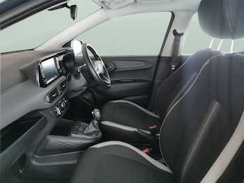 Used Hyundai i10 2023 for sale - 77294904: Photo