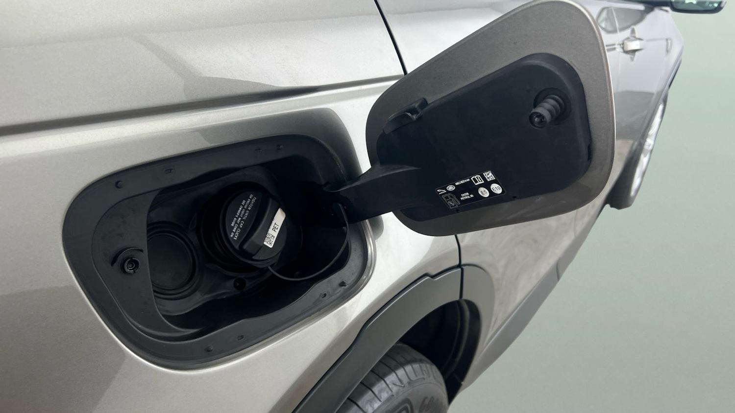 Used Land Rover Discovery Sport 2021 for sale - 76413166: Photo 15