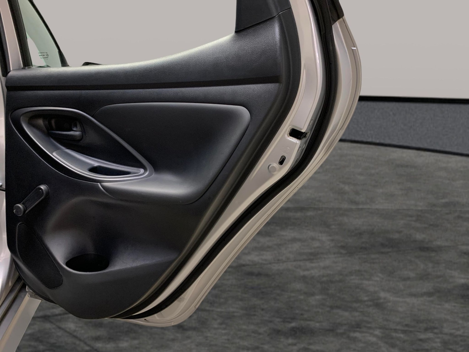 Used Toyota Yaris 2022 for sale - 77255893: Photo 25