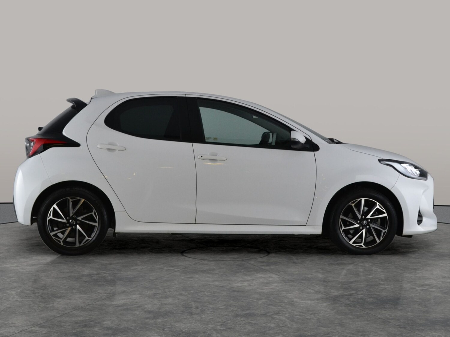 Used Toyota Yaris 2021 for sale - 77373300: Photo 10