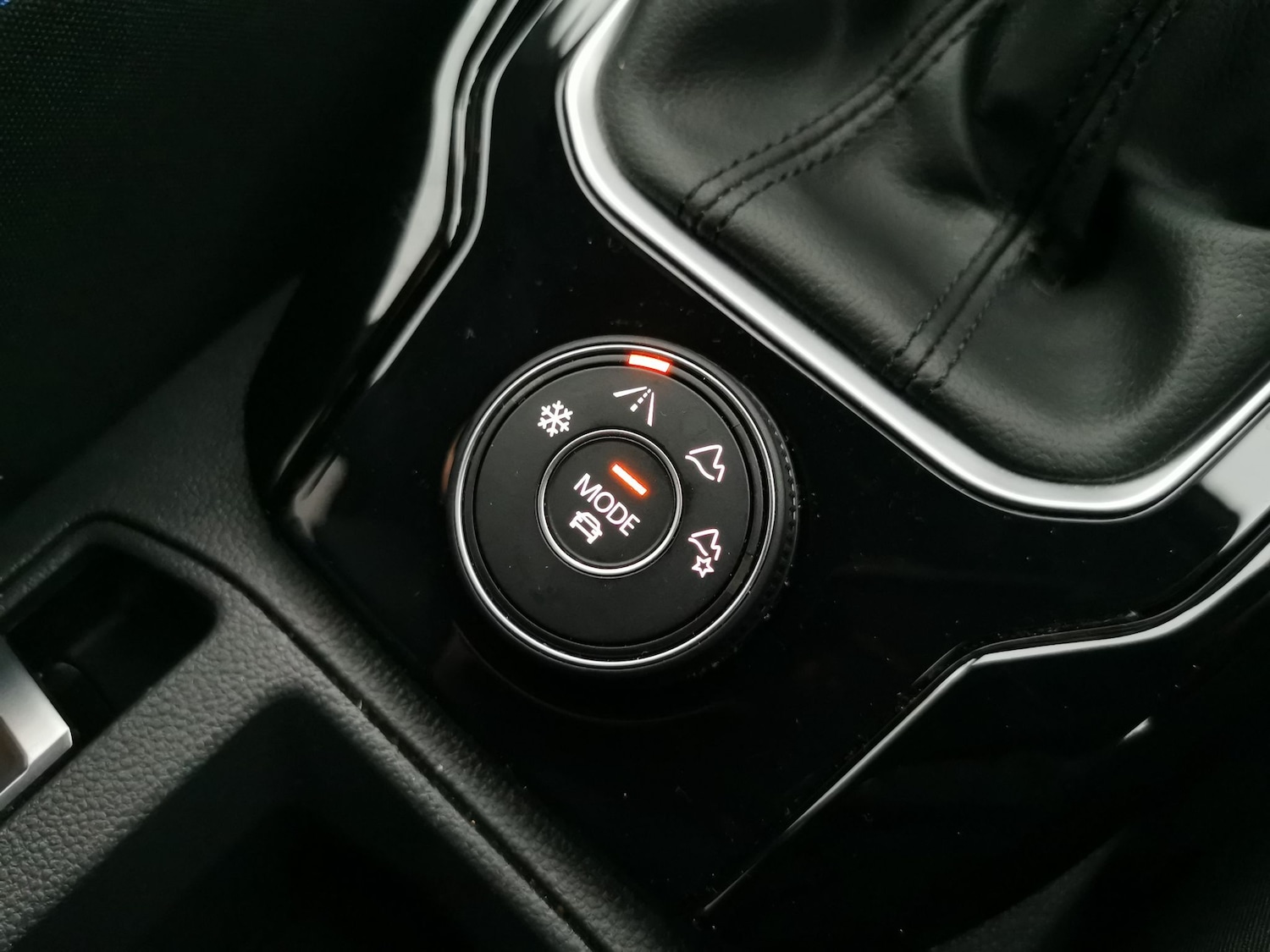 Used Volkswagen T-Roc 2023 for sale - 77555742: Photo 16