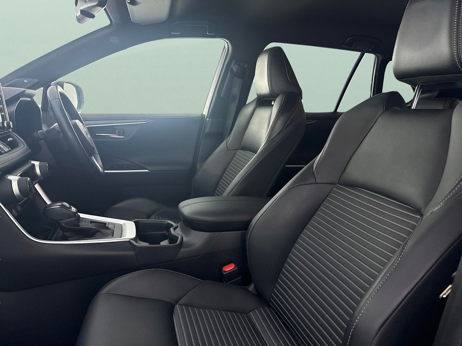 Used Toyota RAV4 2021 for sale - 77565576: Photo 4