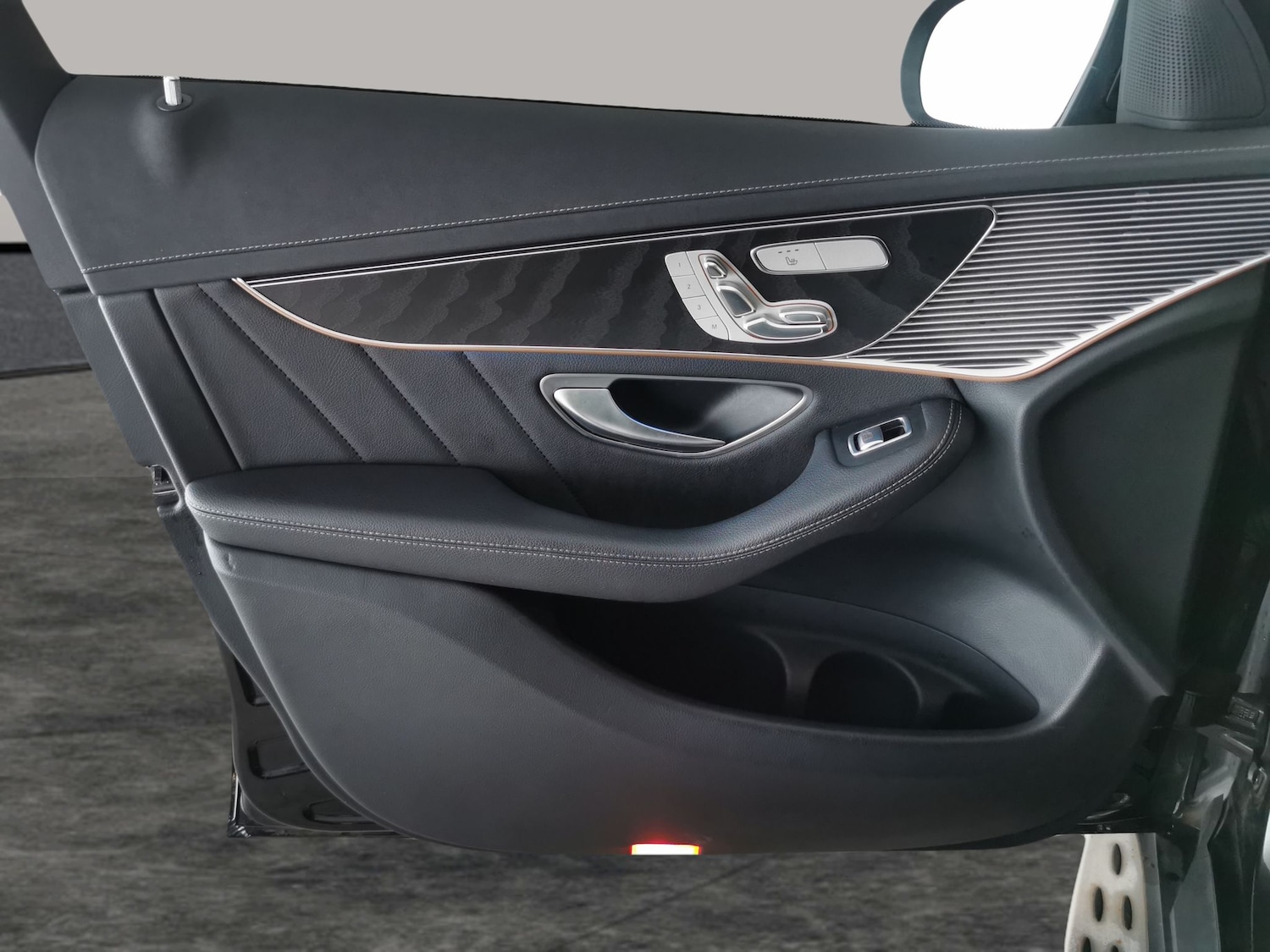 Used Mercedes-Benz EQC for sale - 76969510: Photo 30