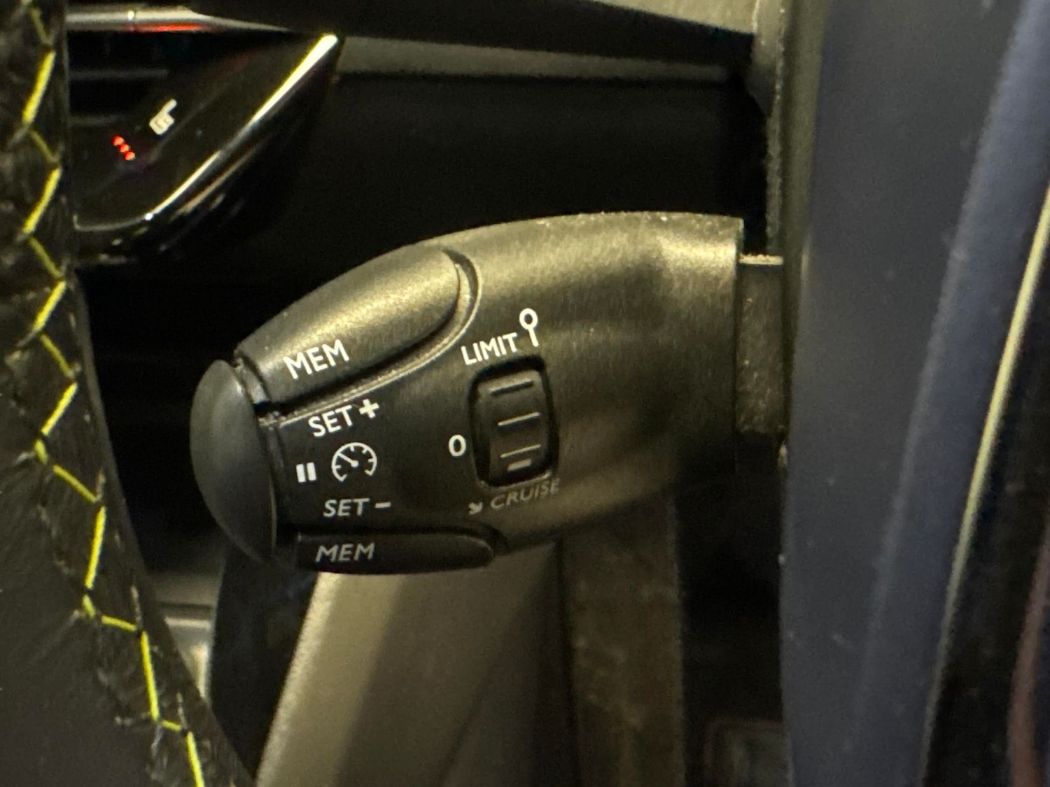 Used Peugeot E-2008 2022 for sale - 76879121: Photo 18