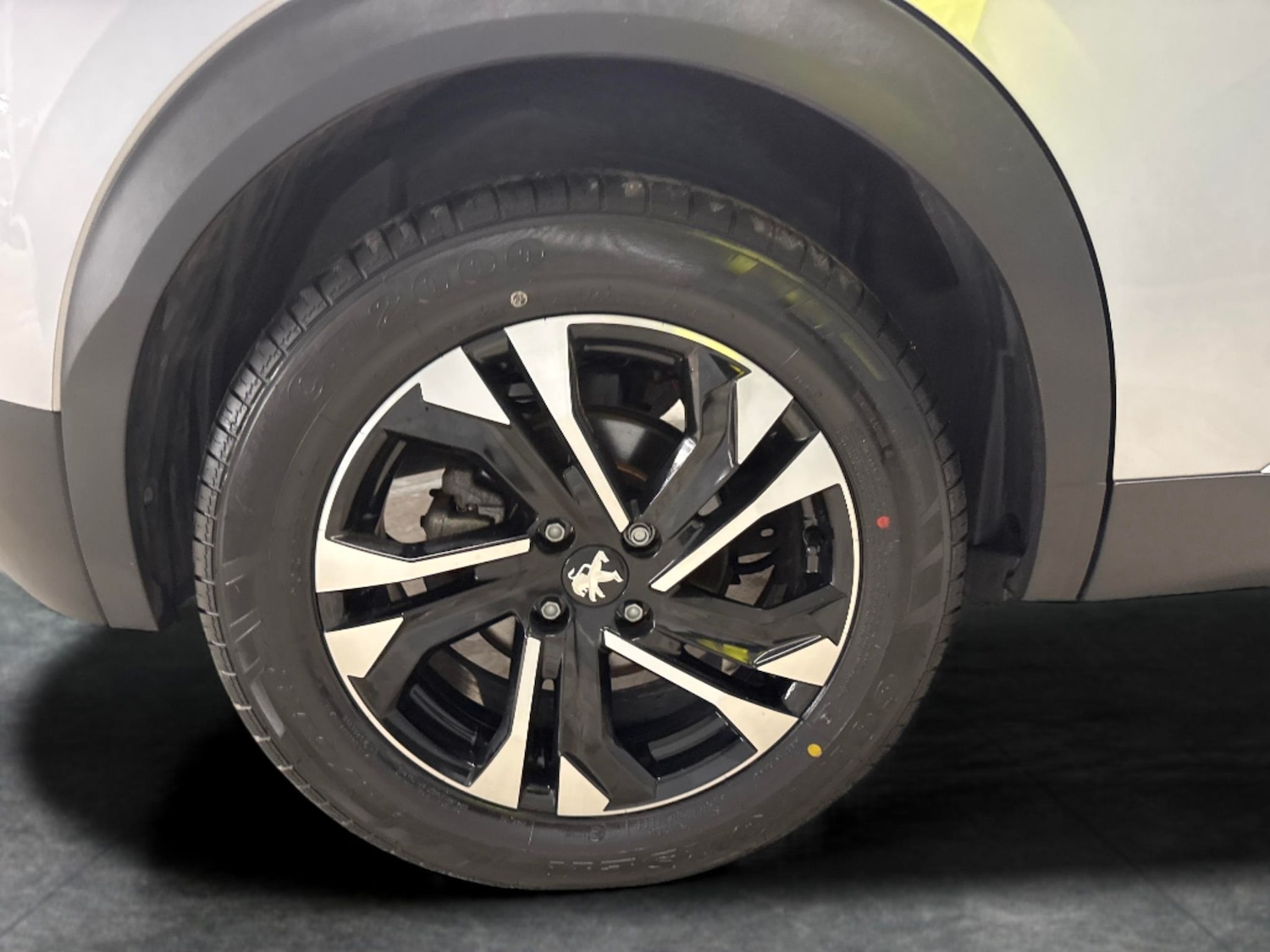 Used Peugeot E-2008 2022 for sale - 76879121: Photo 24