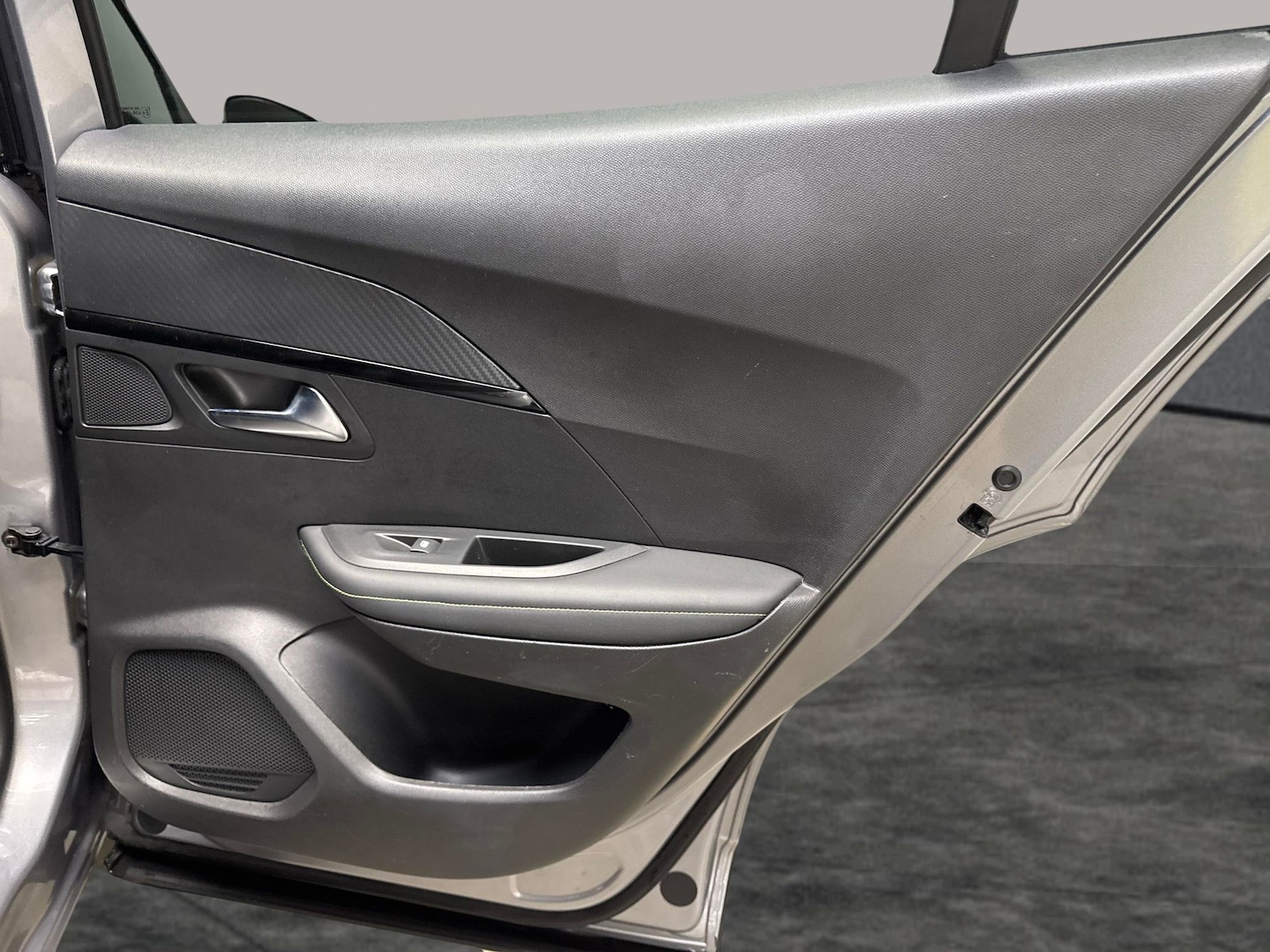 Used Peugeot E-2008 2022 for sale - 76879121: Photo 29