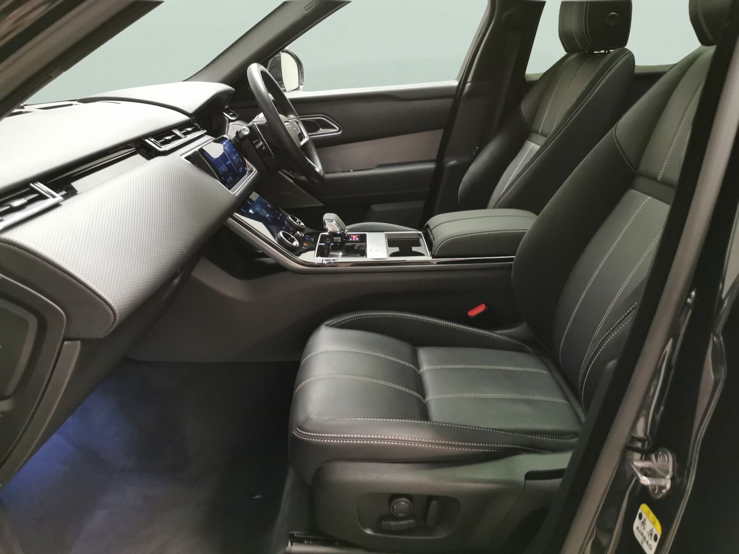 Used Land Rover Range Rover Velar 2022 for sale - 77902152: Photo 4