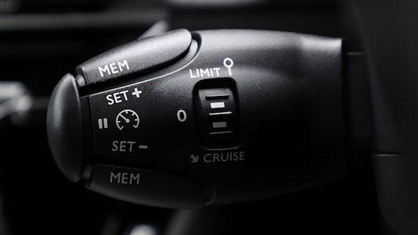 Used Peugeot E-2008 2022 for sale - 76250021: Photo 15