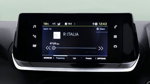 Used Peugeot E-2008 2022 for sale - 76250021: Photo 25