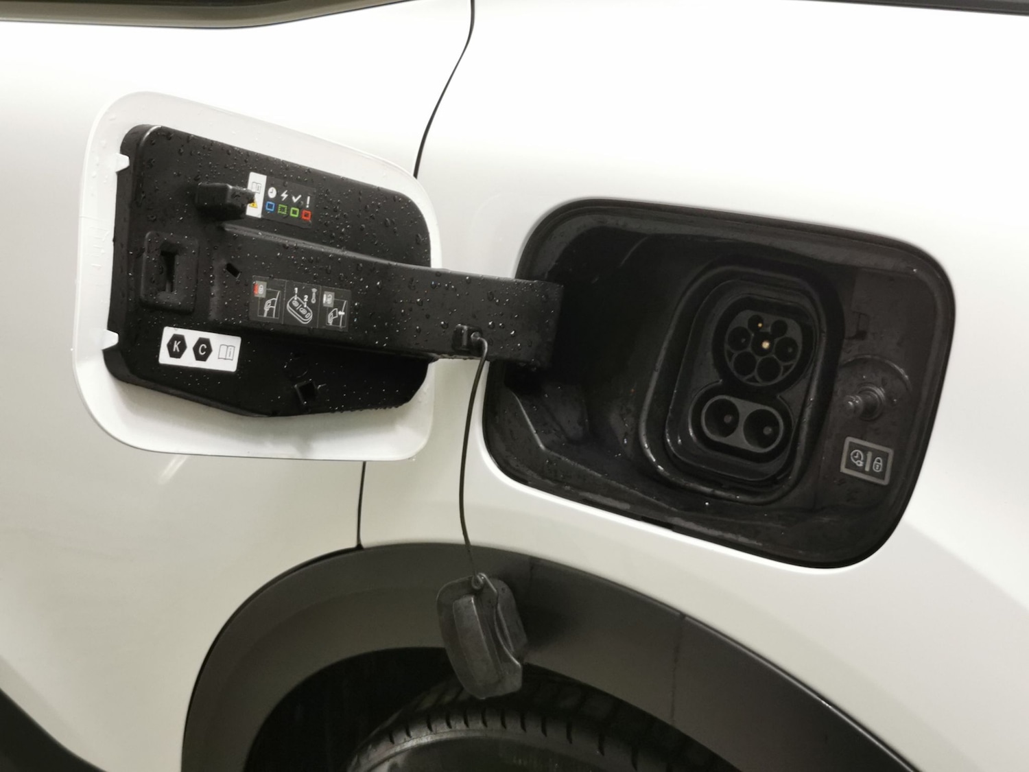 Used Citroen e-C4 2021 for sale - 76703959: Photo 30