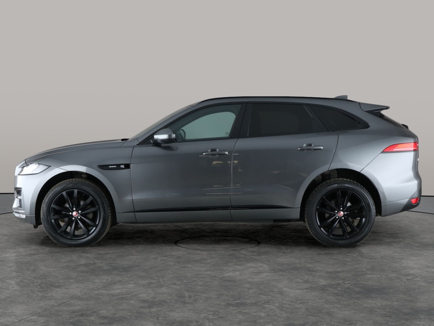 Used Jaguar F-Pace 2018 for sale - 77210828: Photo 12