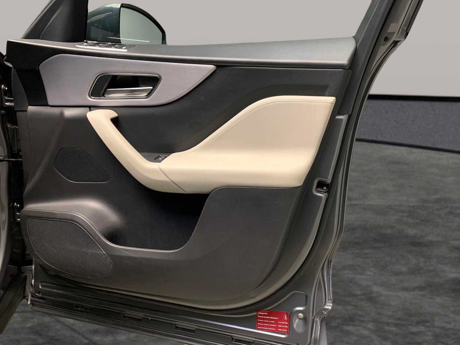 Used Jaguar F-Pace 2018 for sale - 77210828: Photo 31