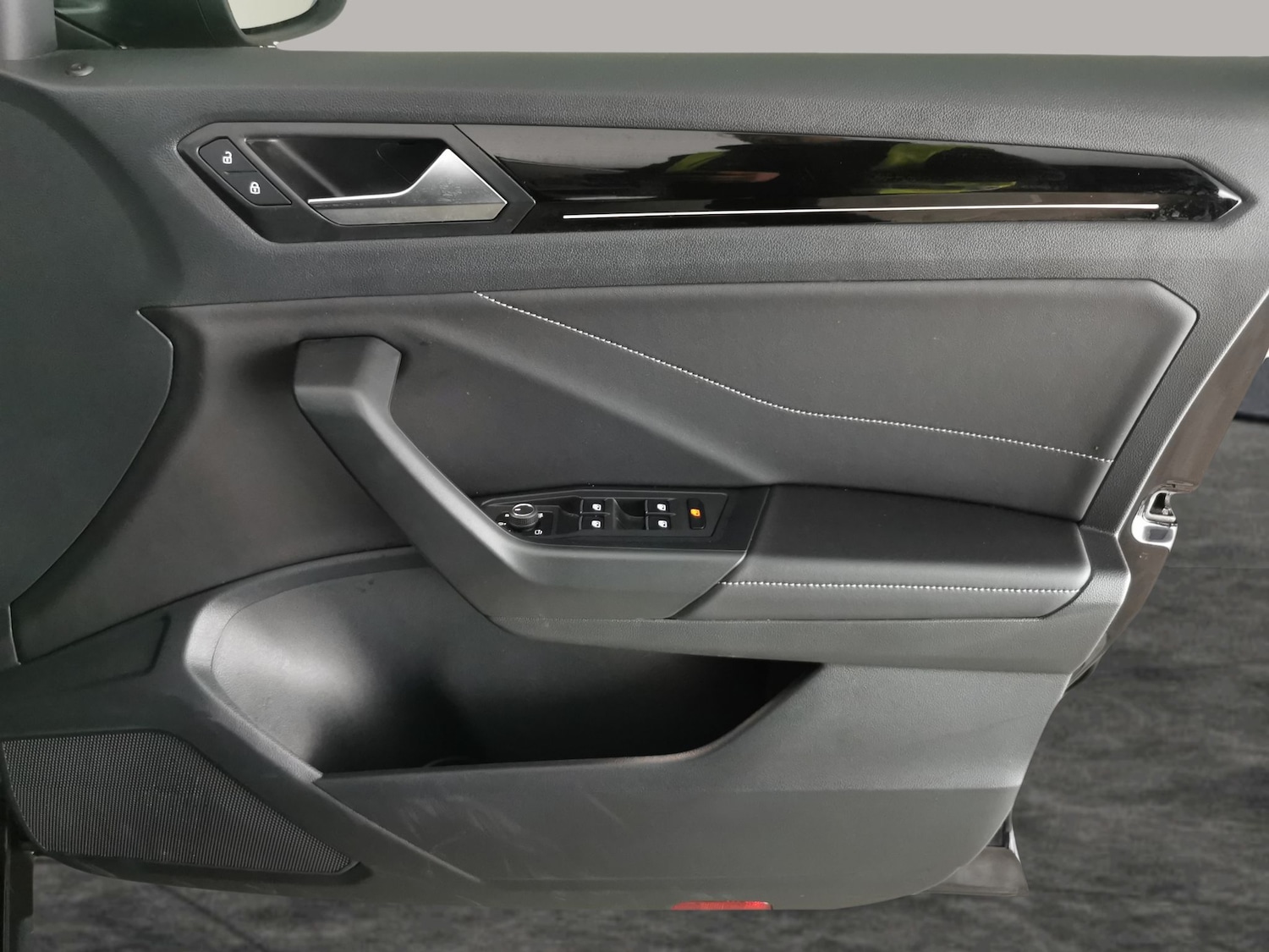 Used Volkswagen T-Roc 2023 for sale - 77134554: Photo 32