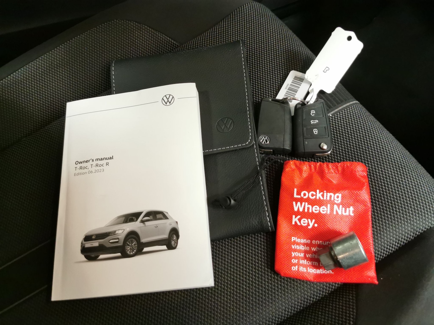 Used Volkswagen T-Roc 2023 for sale - 76948794: Photo 36