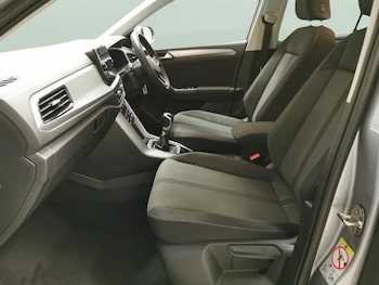 Used Volkswagen T-Roc 2023 for sale - 76948794: Photo