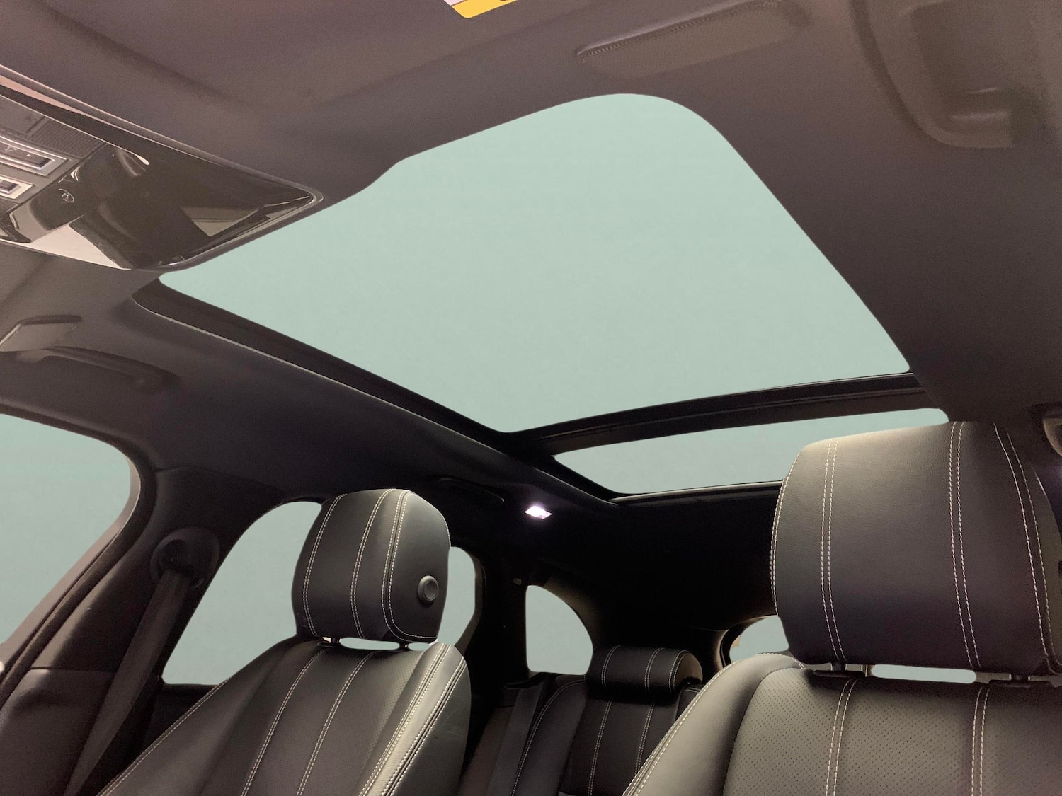 Used Land Rover Range Rover Velar 2021 for sale - 76636280: Photo 5