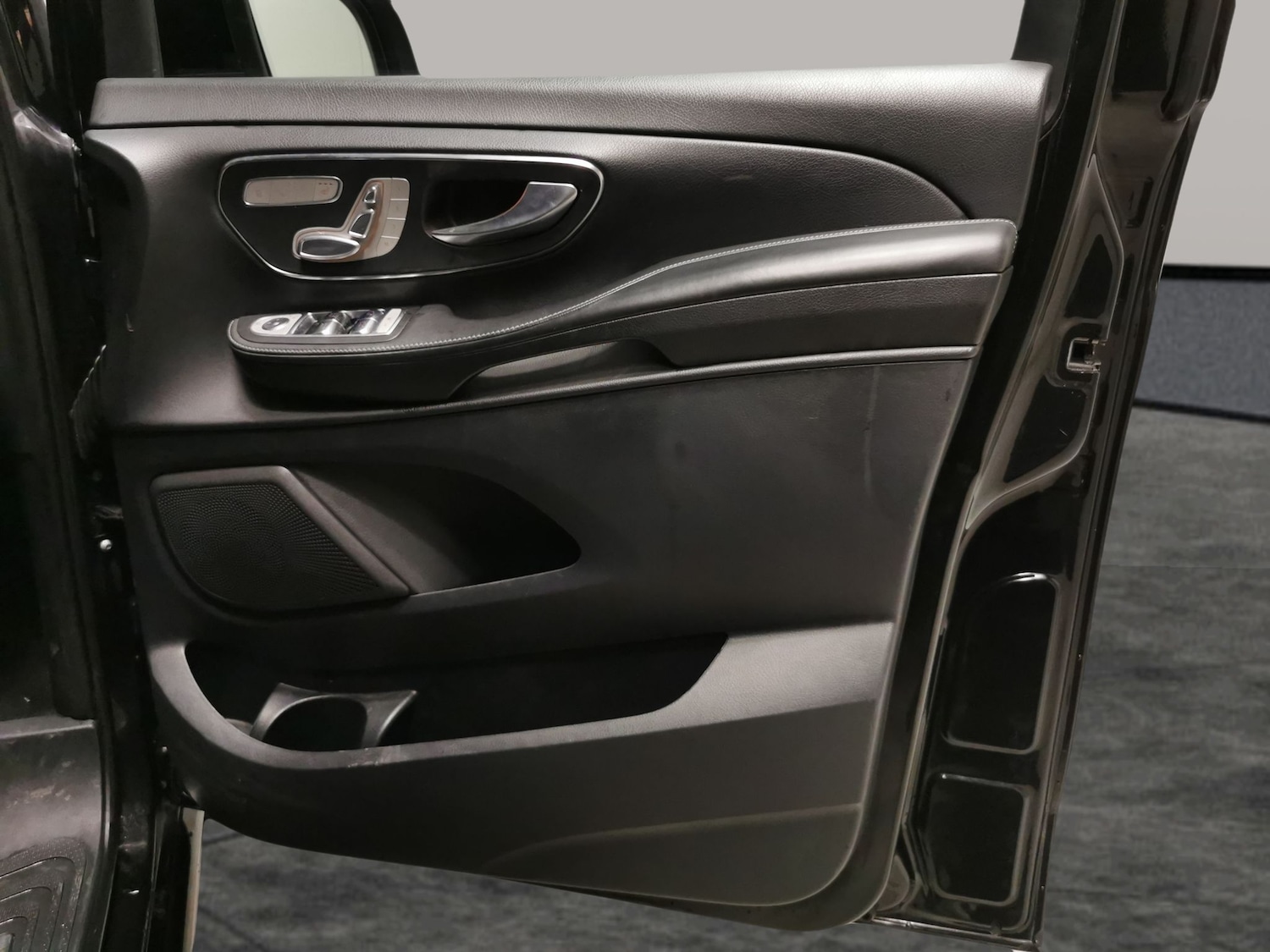 Used Mercedes-Benz V-Class 2020 for sale - 77068218: Photo 29