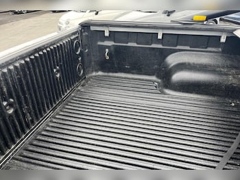 Used Toyota Hilux 2023 for sale - 79102506: Photo