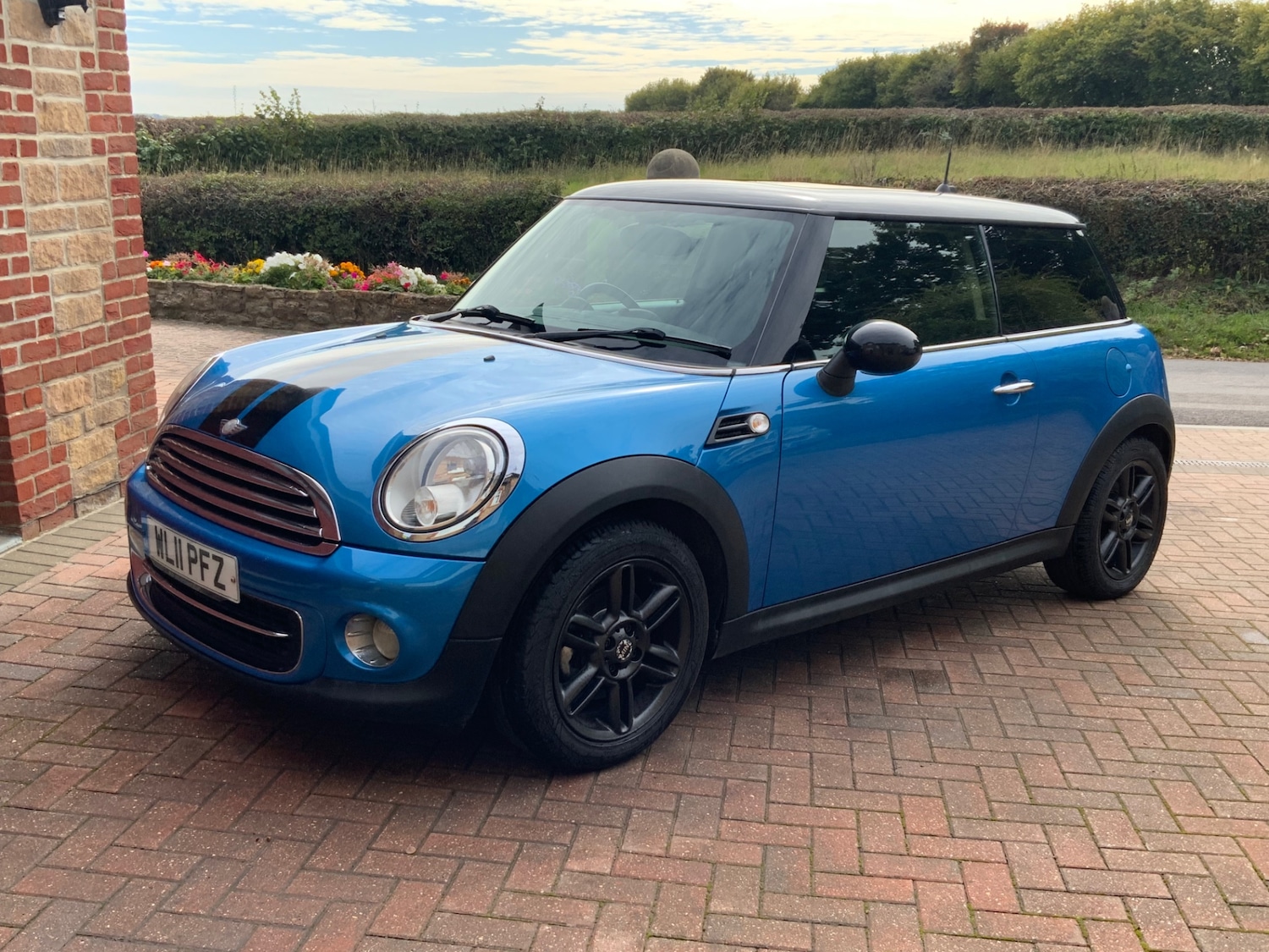 Used MINI Hatch 2011 for sale - 76383401: Photo 1