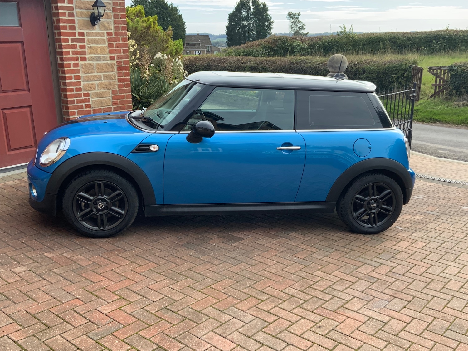 Used MINI Hatch 2011 for sale - 76383401: Photo 2