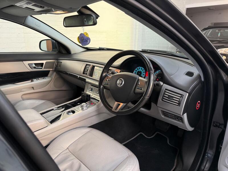 Used Jaguar XF 2011 for sale - 77941633: Photo 10