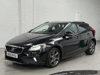 Used Volvo V40 Cross Country 2015 for sale - 79089161: Photo