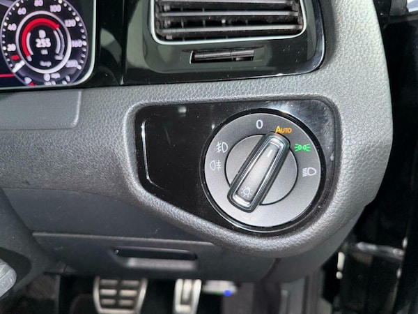 Used Volkswagen Golf 2017 for sale - 76241123: Photo 22